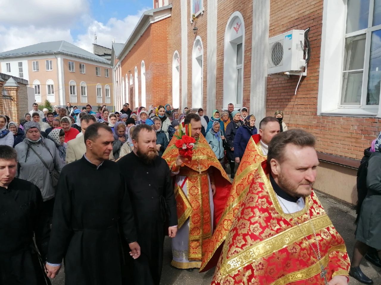  В субботу  Светлой седмицы протоиерей Александр Филиппов совершил Божественную литургию