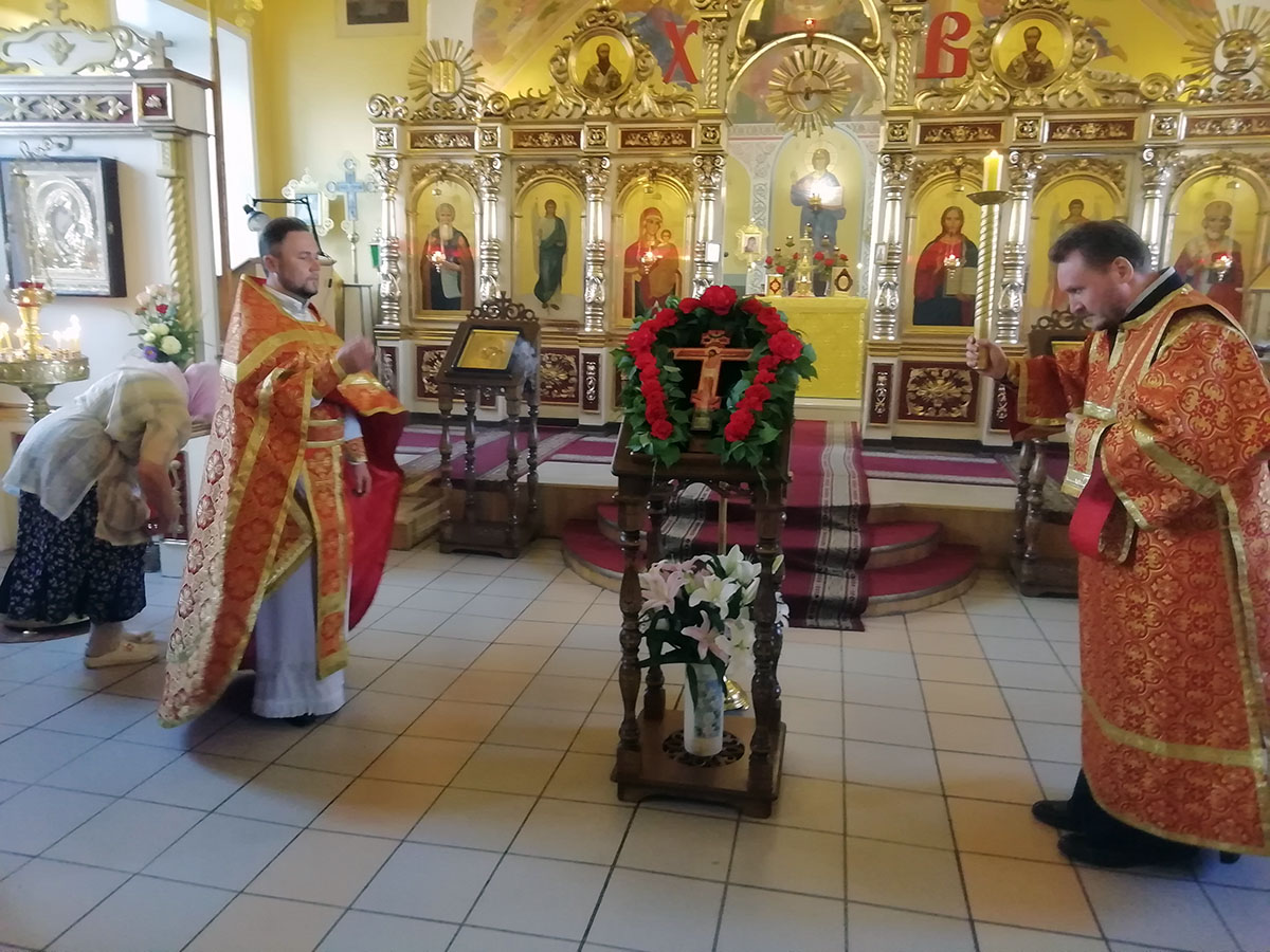 Всенощное бдение в канун празднования Происхождения (изнесения) Честных Древ Животворящего Креста Господня