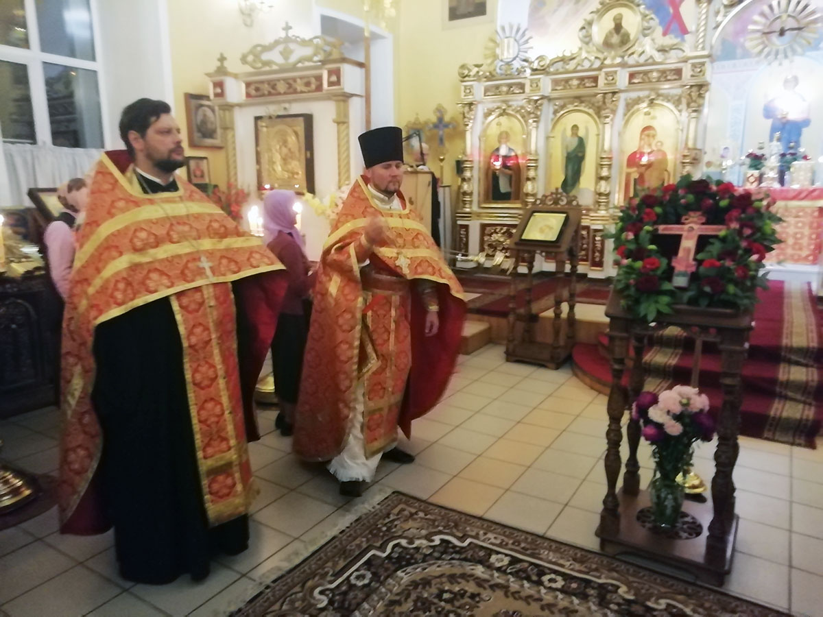 Всенощное бдение в канун празднования Воздвижения Животворящего Креста Господня