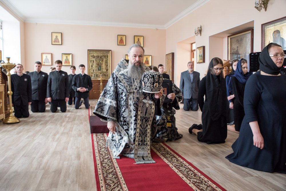 Протоиерей Александр Филиппов сослужил митрополиту Серафиму за литургией в храме святителя Иннокентия Иркутского при семинарии