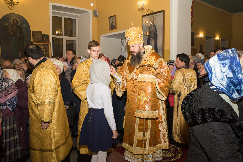 В канун престольного праздника митрополит Серафим возглавил всенощное бдение в нашем храме