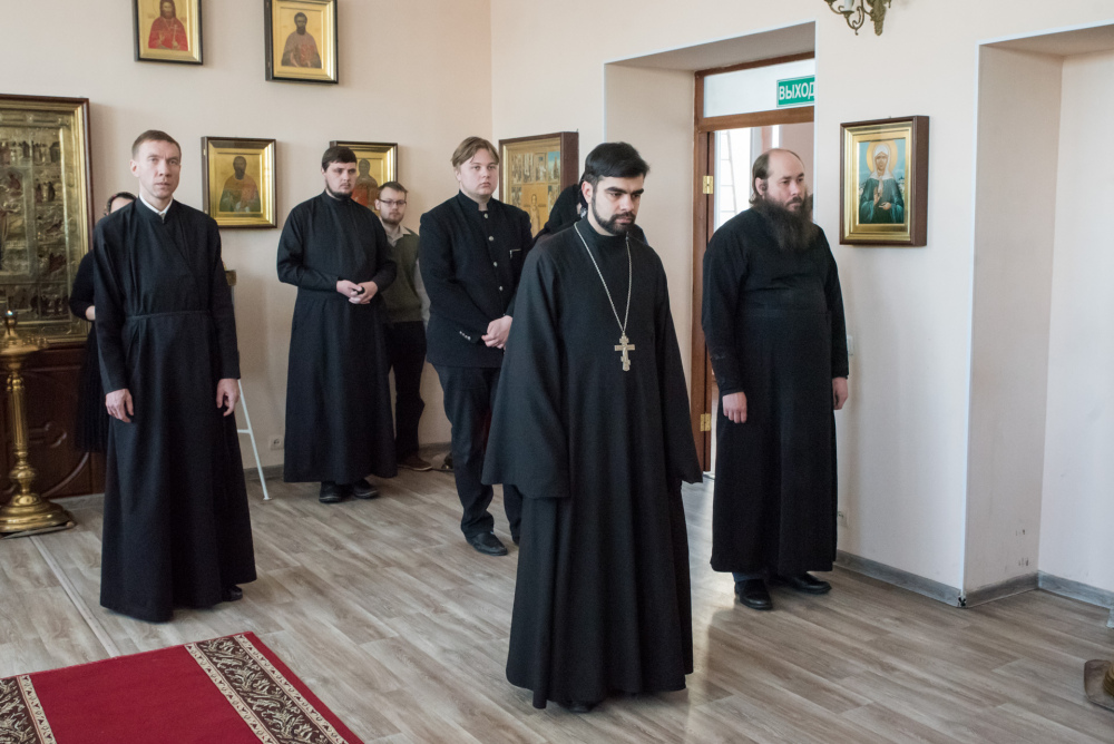 Во вторник первой седмицы Великого поста протоиерей Александр Филиппов сослужил митролиту Серафиму за великопостным богослужением в храме во имя святителя Иннокентия Иркутского при Пензенской духовной семинарии