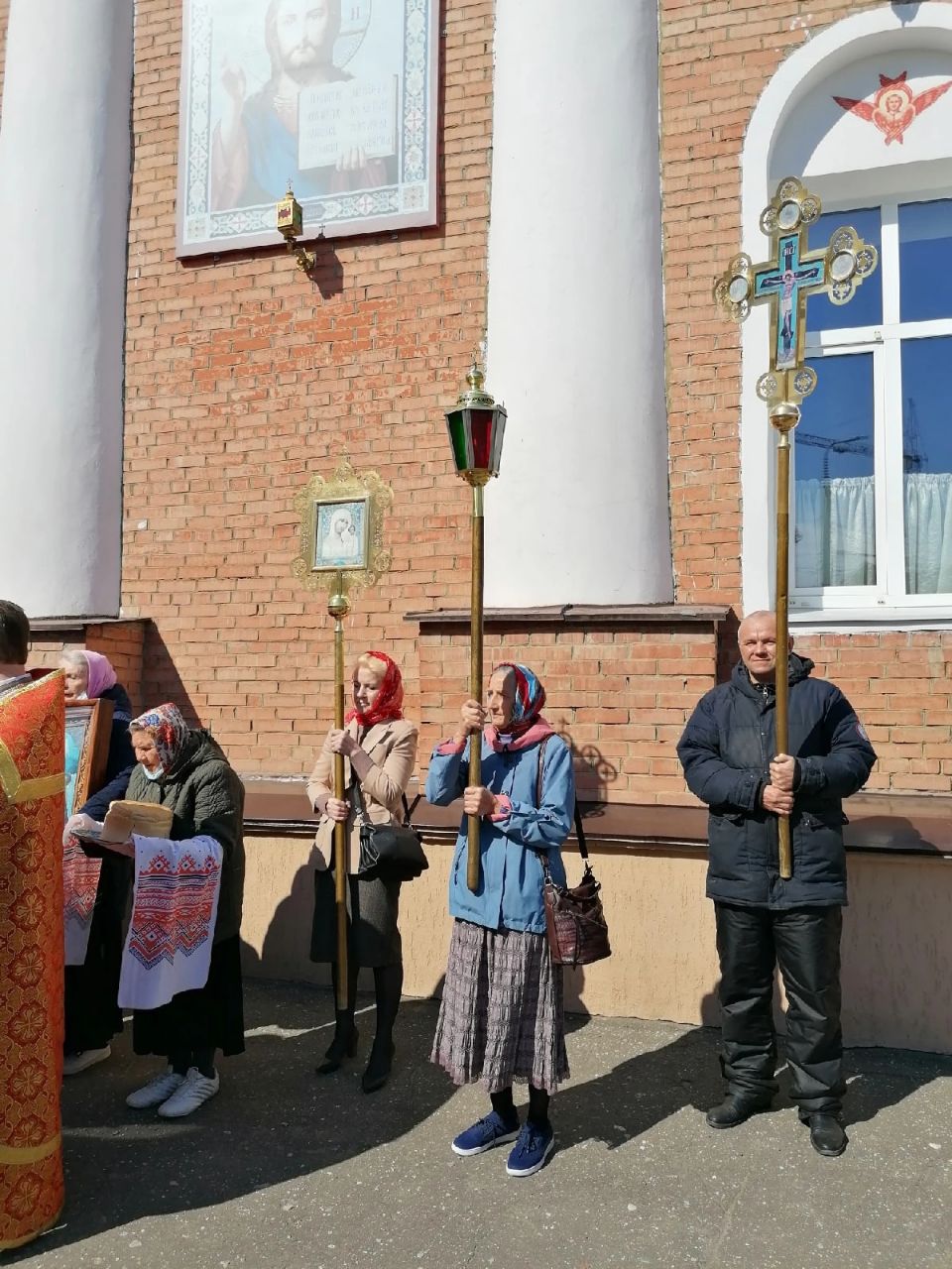  В пятницу  Светлой седмицы протоиерей Александр Филиппов совершил Божественную литургию