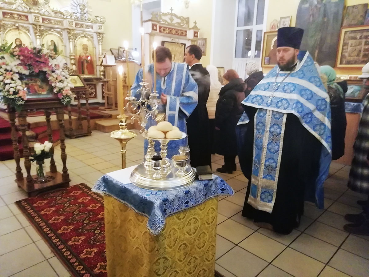 Всенощное бдение в канун празднования Введения во храм Пресвятой Богородицы