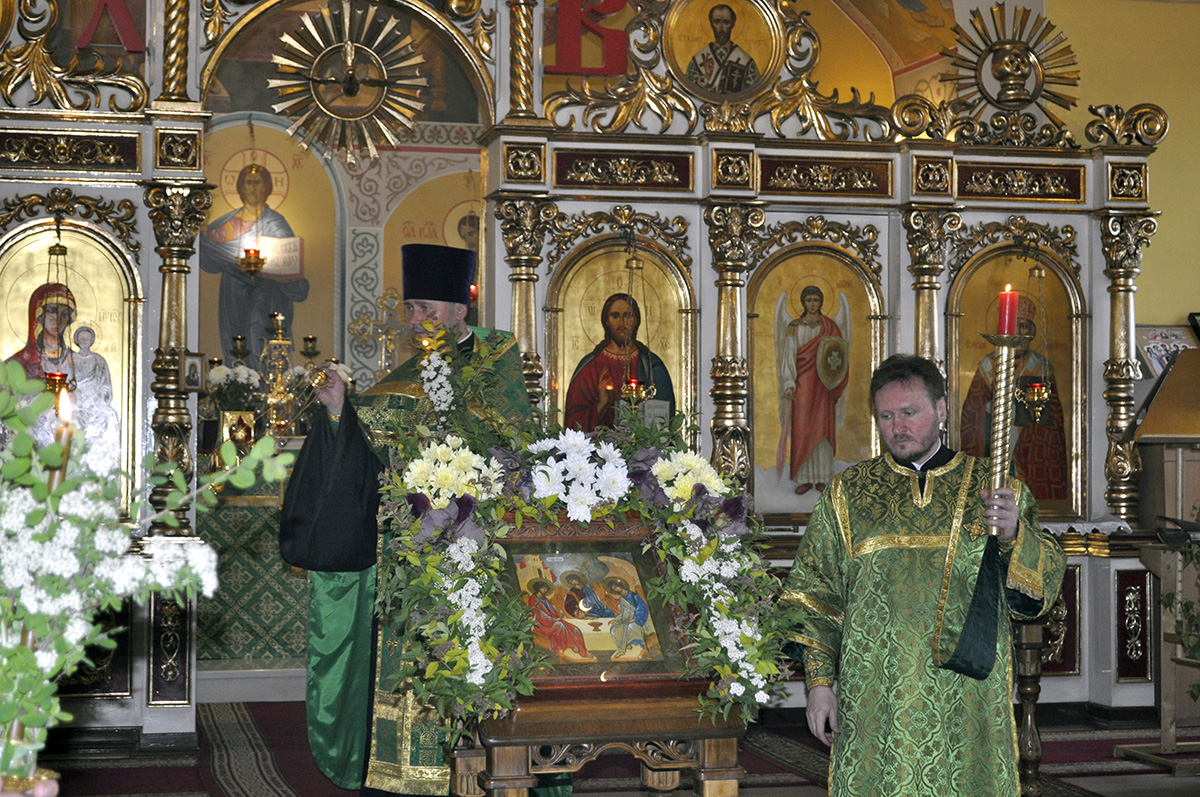 Всенощное бдение в канун праздника Троицы