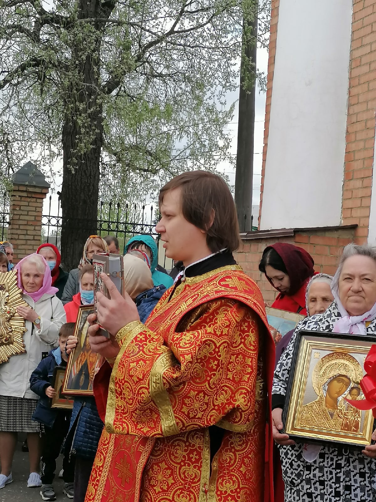  В четверг  Светлой седмицы протоиерей Александр Филиппов совершил Божественную литургию