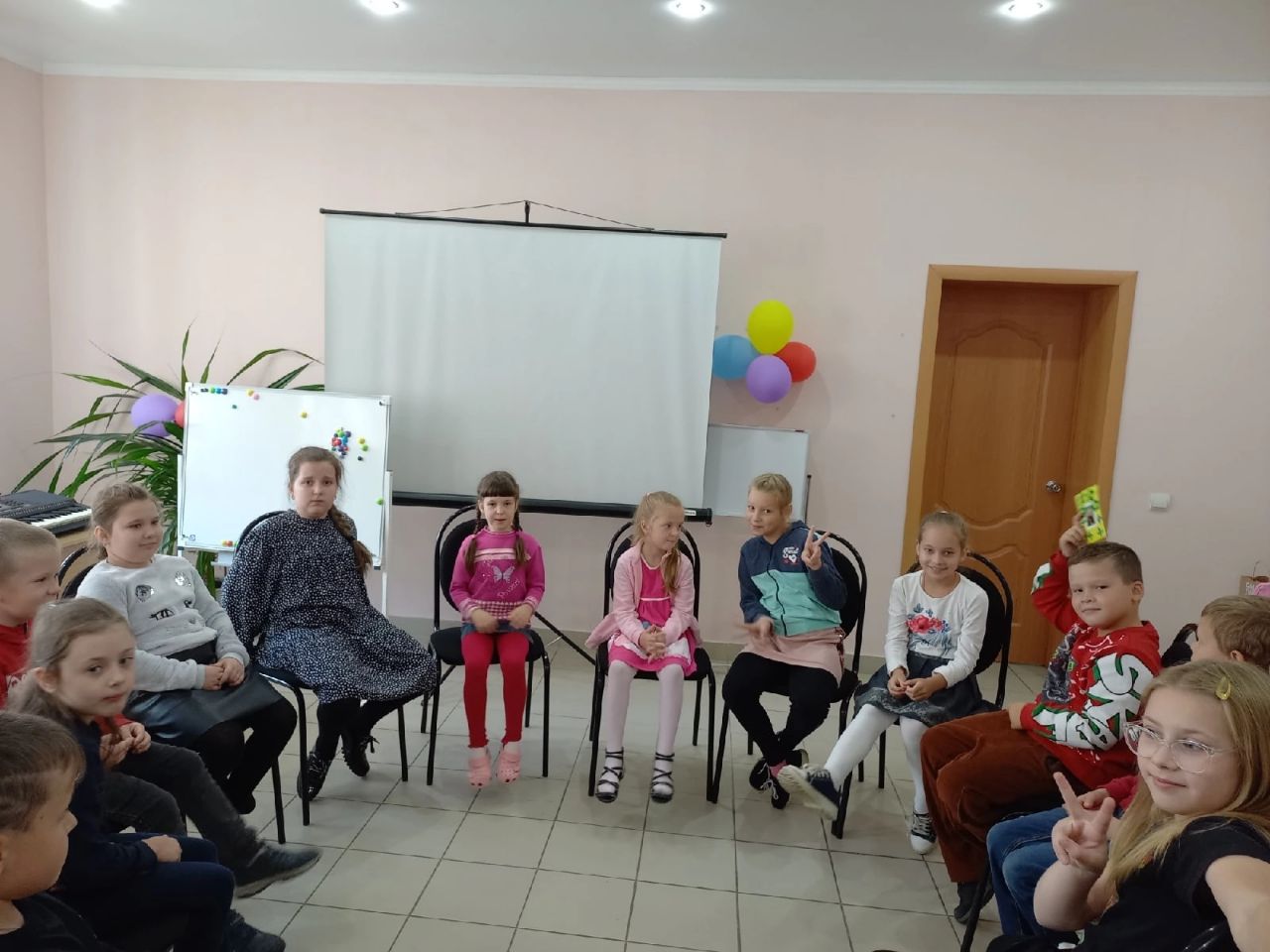 Начались учебные занятия в воскресной школе с детьми 