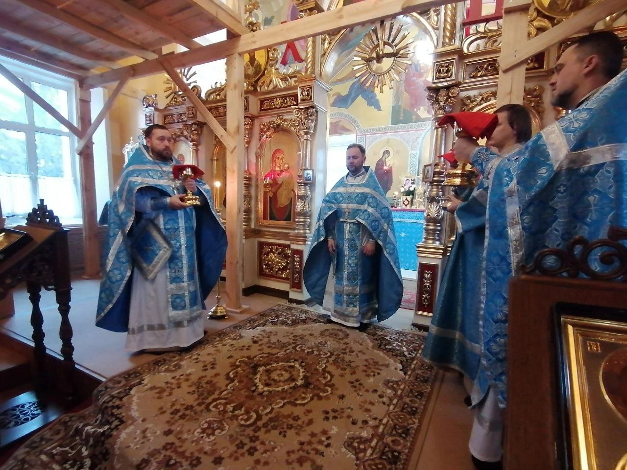 Празднование Введение во храм Пресвятой Богородицы