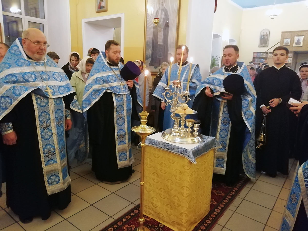 Всенощное бдение в канун празднования Покрова Пресвятой Богородицы 