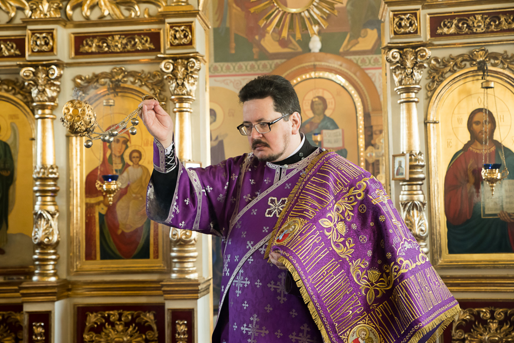 В Неделю Крестопоклонную митрополит Серафим совершил Литургию в нашем храме