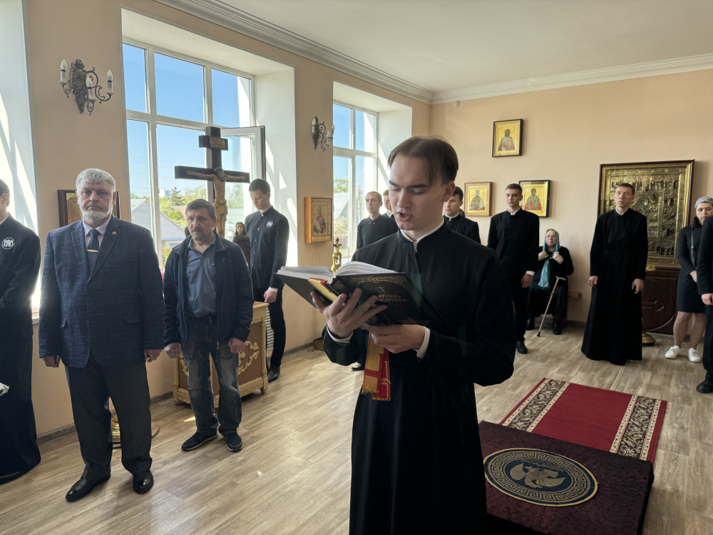 Протоиерей Александр Филиппов сослужил митрополиту Серафиму за Литургией Преждеосвященных Даров в храме святителя Иннокентия Иркутского при Пензенской духовной семинарии протоиерей