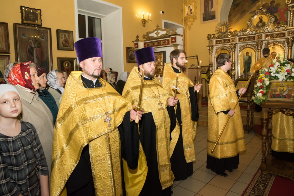 В канун престольного праздника митрополит Серафим совершил всенощное бдение в нашем храме