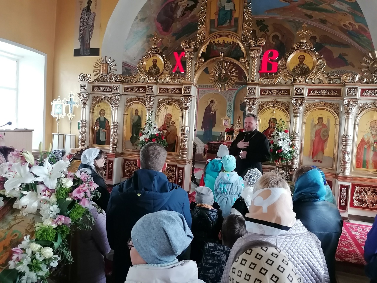 В День Победы школьники со своими родителями посетили Никольский храм