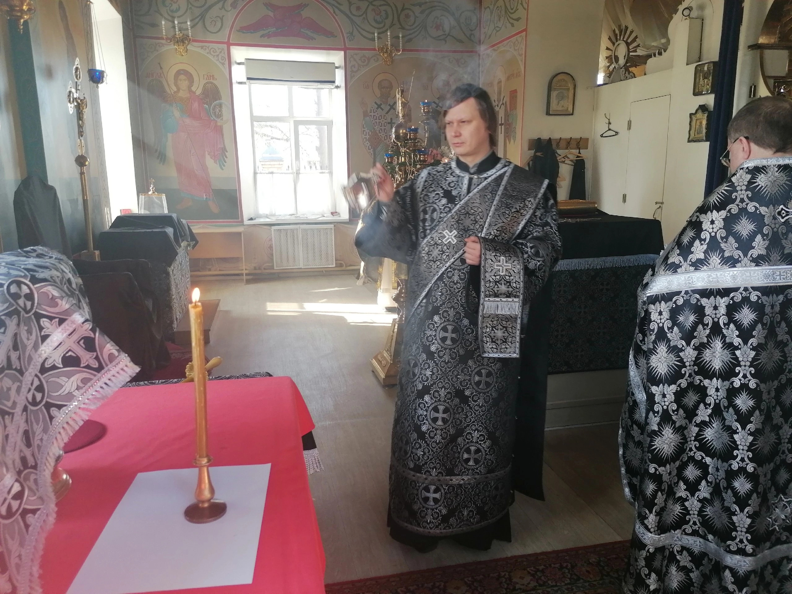 Протоиерей Александр Филиппов совершил Божественную Литургию Преждеосвященных Даров