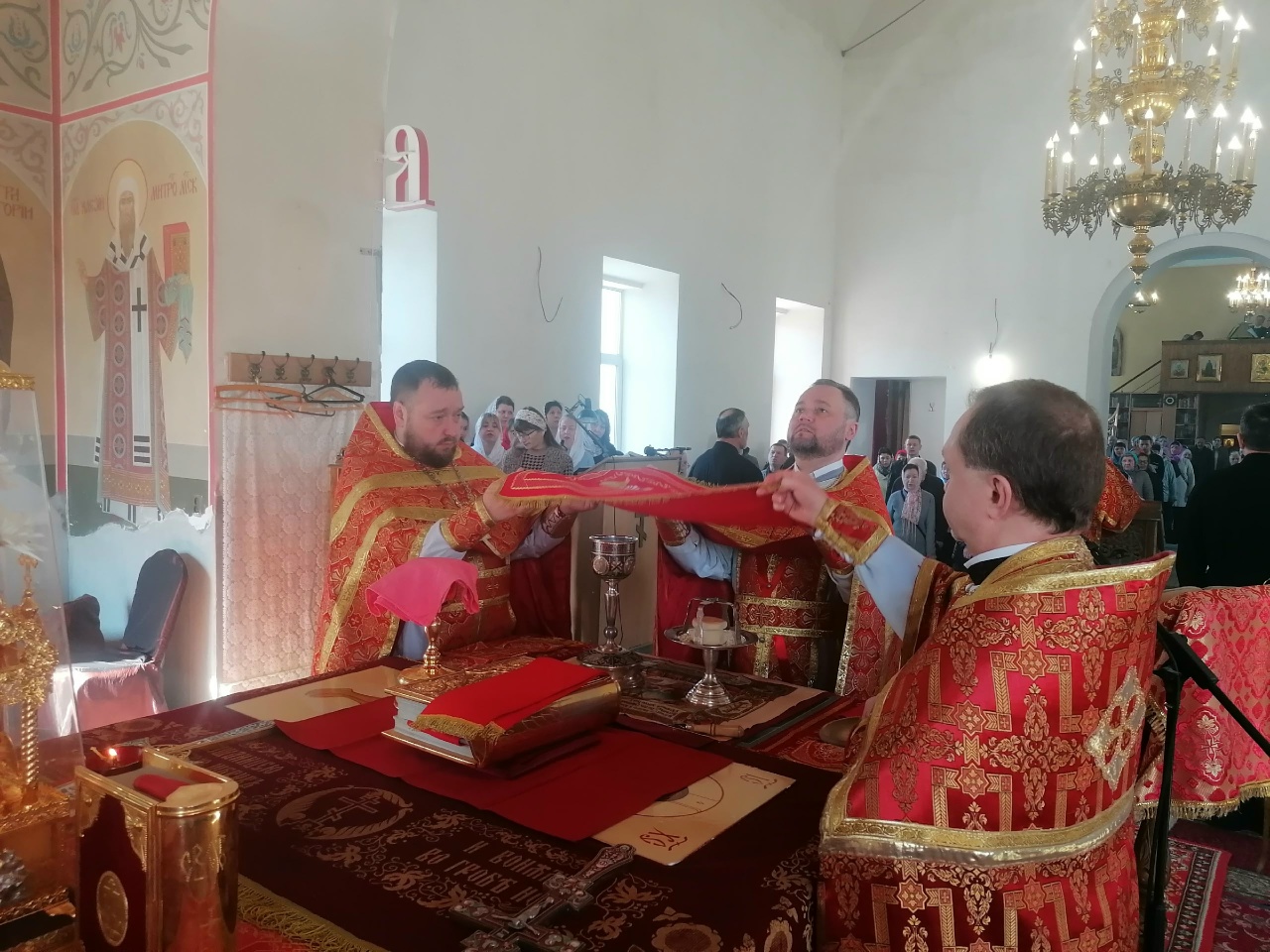 Богослужения в Неделю о расслабленном