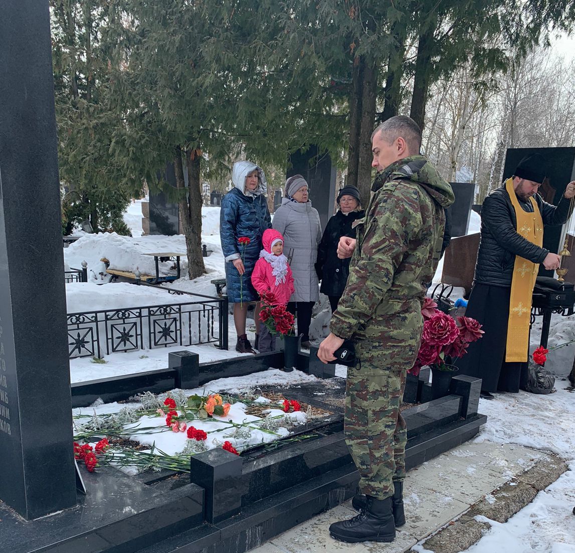 Протоиерей Антоний Шварёв совершил панихиду в день памяти Героя России Александра Сергеева