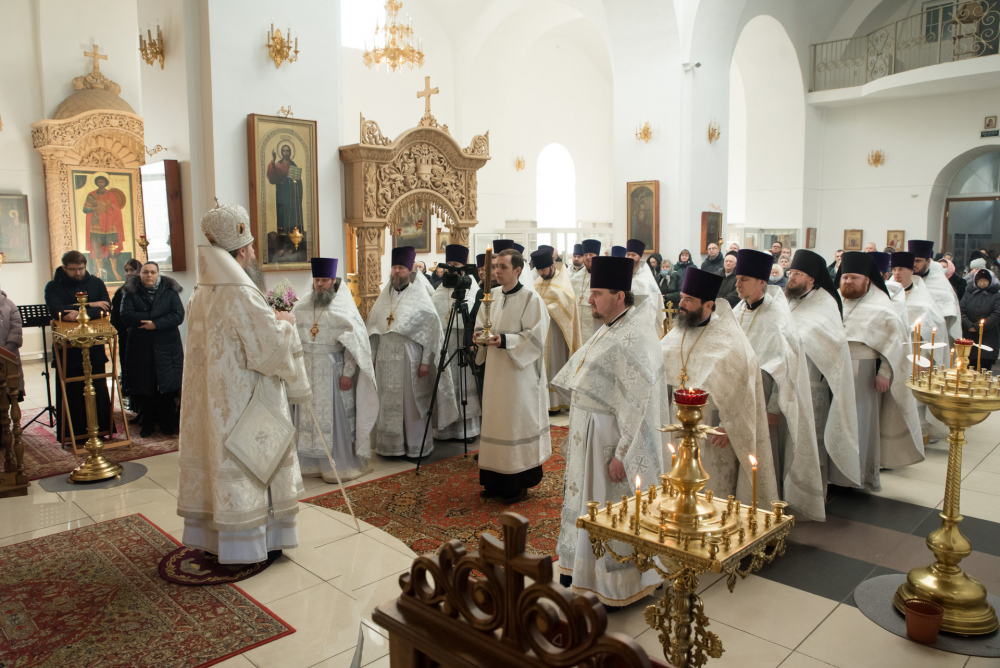 В день памяти священника Николая Болоховского  протоиерей Александр Филиппов сослужил митрополиту Серафиму в Успенском женском монастыре 