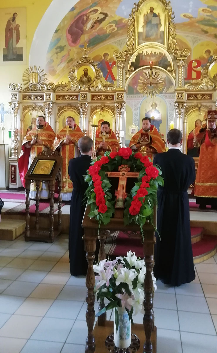 Празднование Происхождения (изнесения) Честных Древ Животворящего Креста Господня