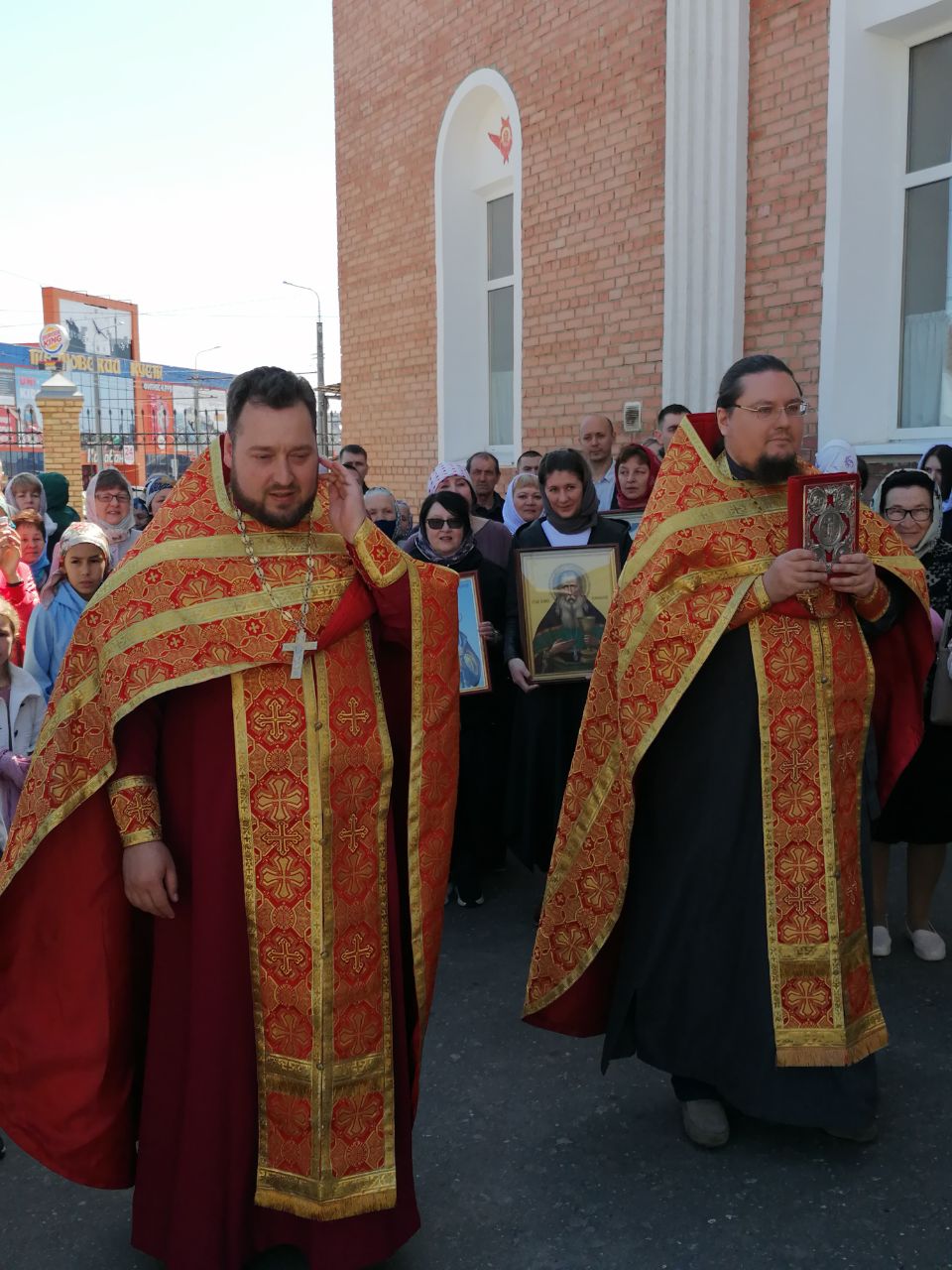 Богослужения в Неделю святых жен-мироносиц