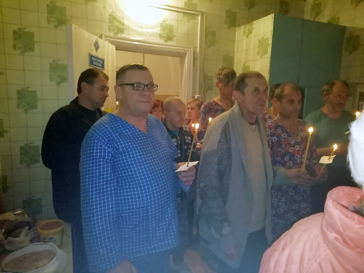 Иерей Александр Хохлов посетил Дом ночного пребывания