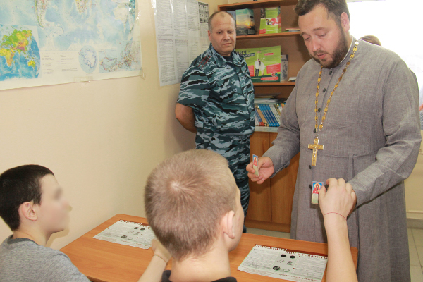 Сотрудники УФСИН провели с подростками, содержащимися в СИЗО-1, занятия о вреде употребления наркотиков и об ответственности за их незаконный оборот