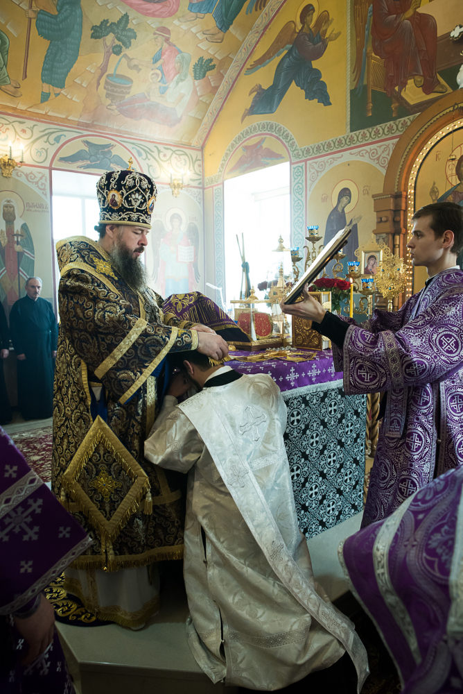 В Неделю Крестопоклонную митрополит Серафим совершил Литургию в нашем храме