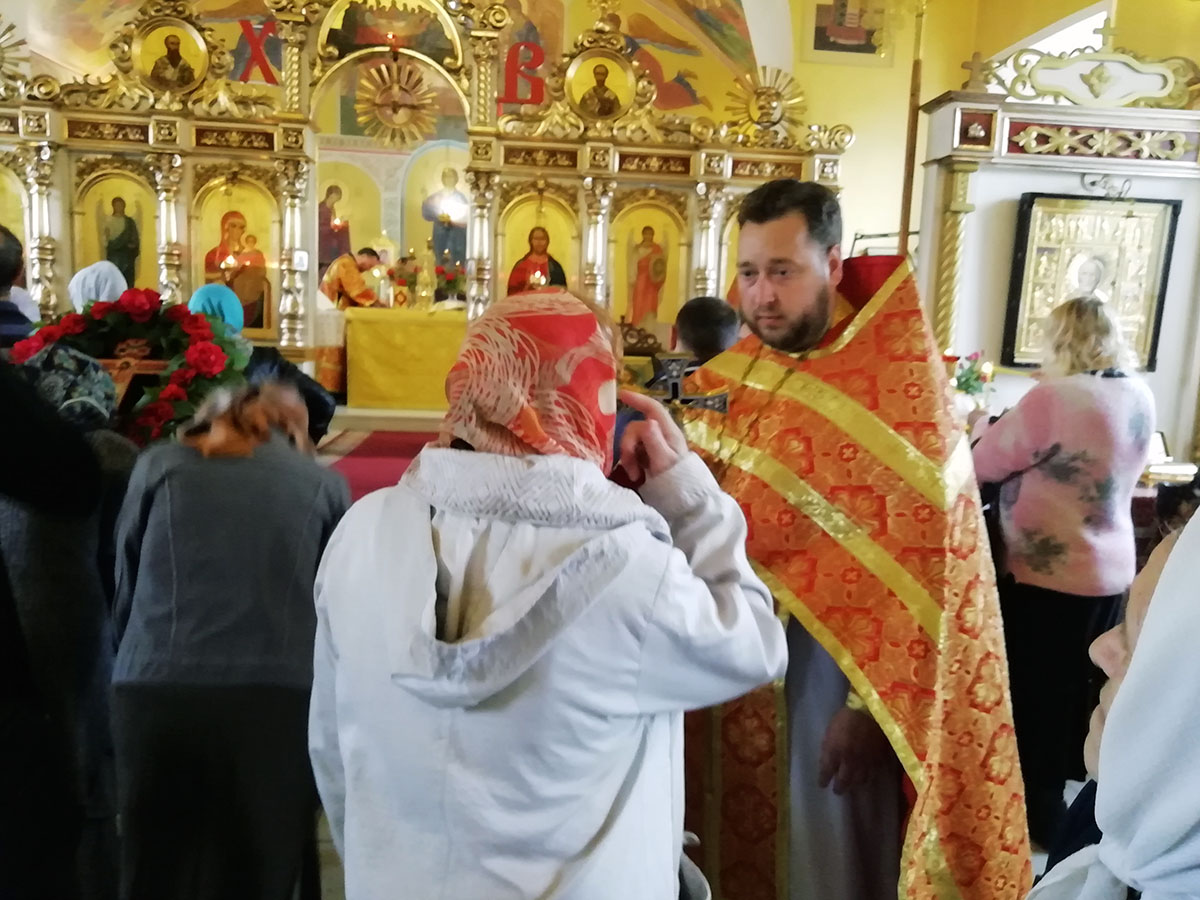 Празднование Происхождения (изнесения) Честных Древ Животворящего Креста Господня