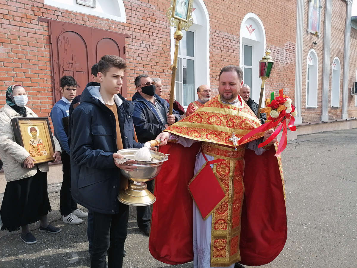 В понедельник Светлой седмицы протоиерей Александр Филиппов совершил Божественную литургию