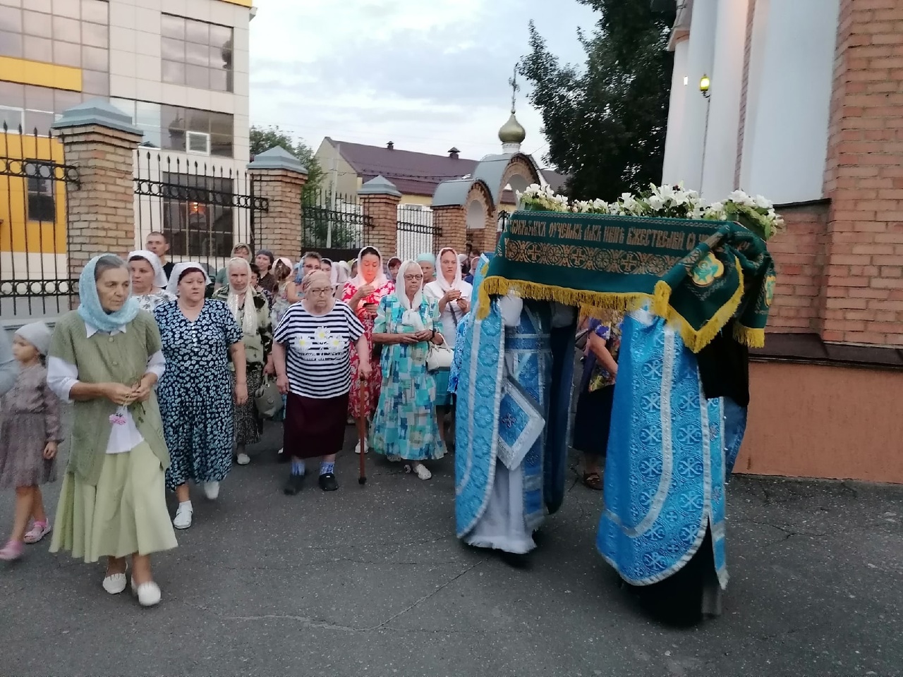 Всенощное бдение с чином Погребения Плащаницы Пресвятой Богородицы