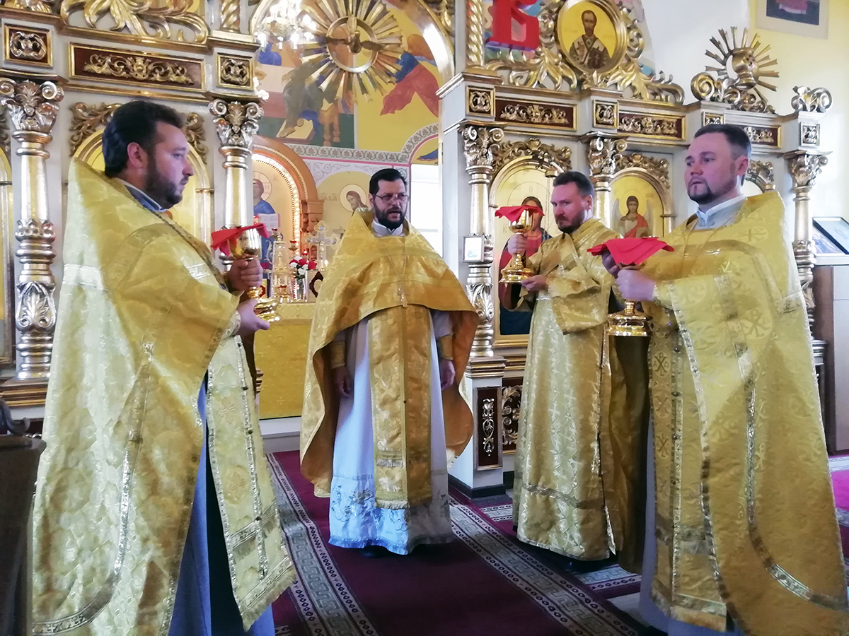 Неделя Всех святых в земле Русской просиявших