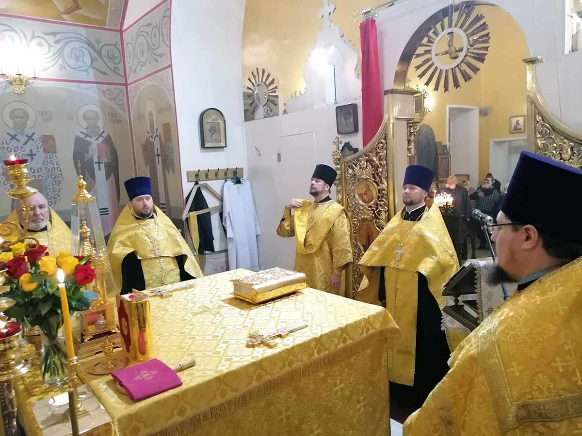 Всенощное бдение в канун престольного праздника святителя Николая Чудотворца
