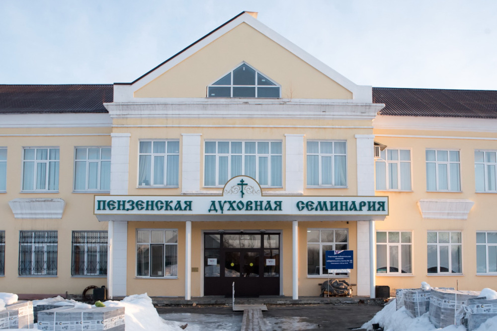 В понедельник первой седмицы Великого поста протоиерей Александр Филиппов сослужил митролиту Серафиму за великопостным богослужением в храме во имя святителя Иннокентия Иркутского при Пензенской духовной семинарии