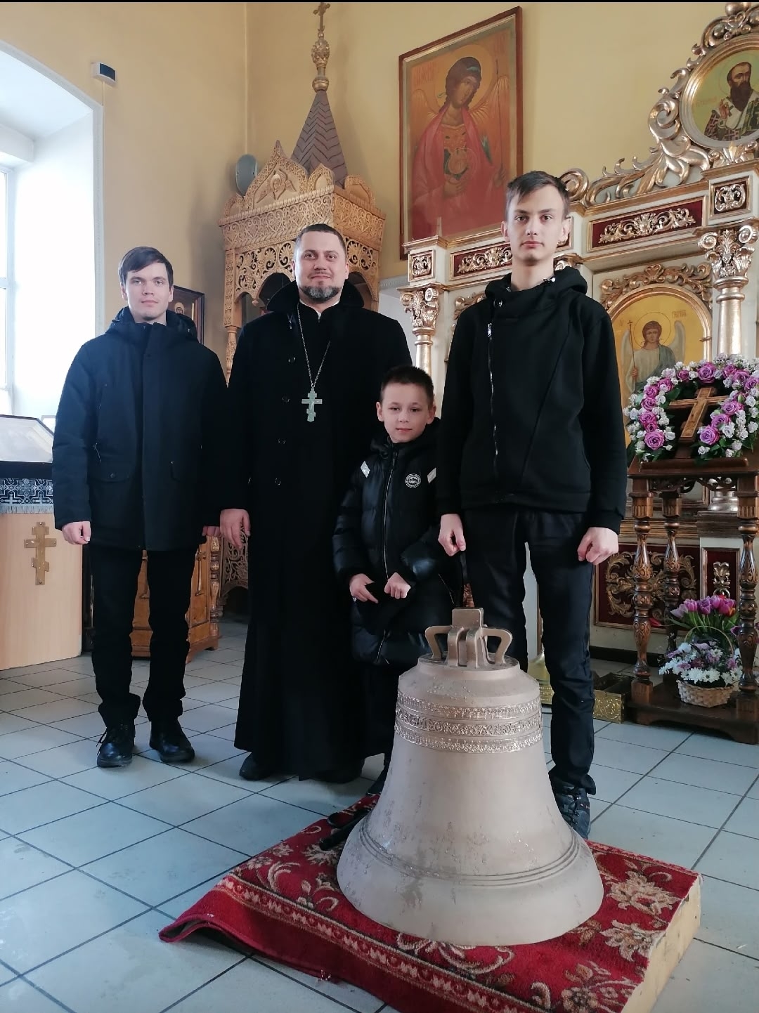 Протоиерей Александр Филиппов освятил колокол