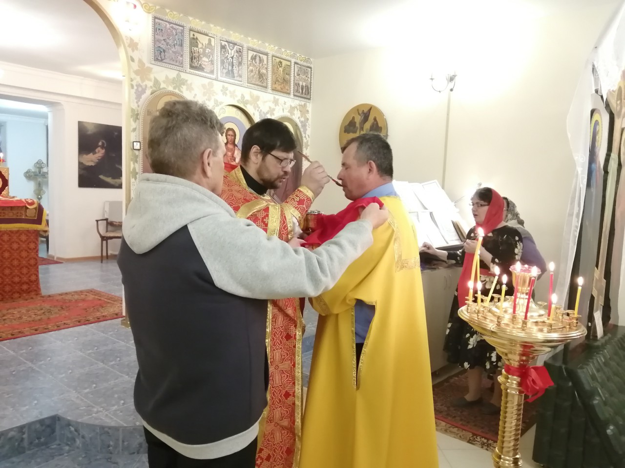 Иерей Сергий Беляков возглавил Пасхальную службу в Михайло-Архангельском молитвенном доме в с.Павло-Куракино 