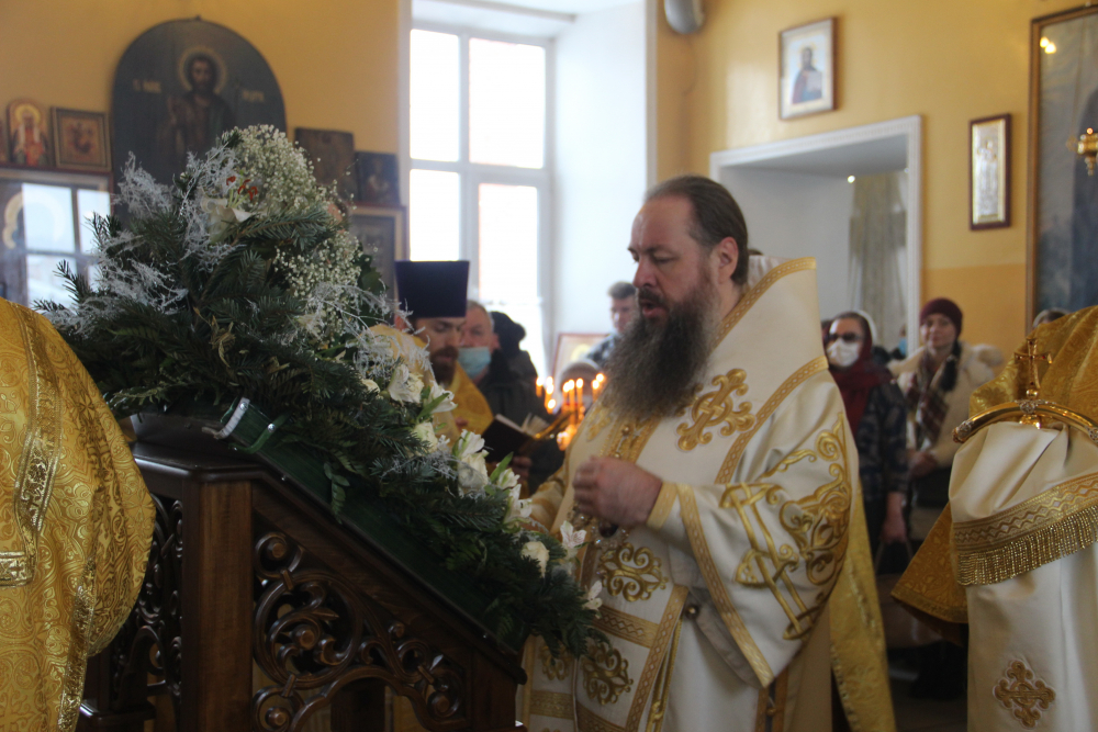 В Неделю по Рождестве Христовом митрополит Серафим совершил Литургию в нашем храме