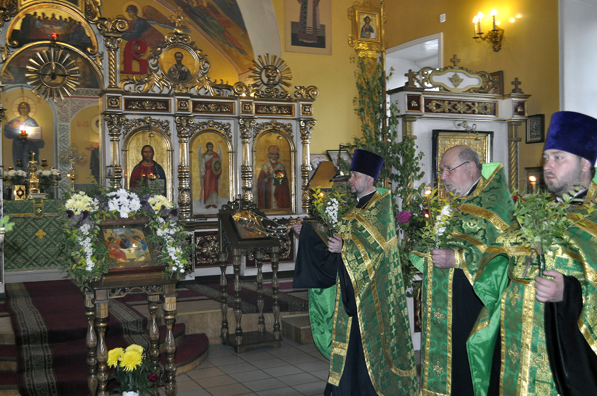 Всенощное бдение в канун праздника Троицы