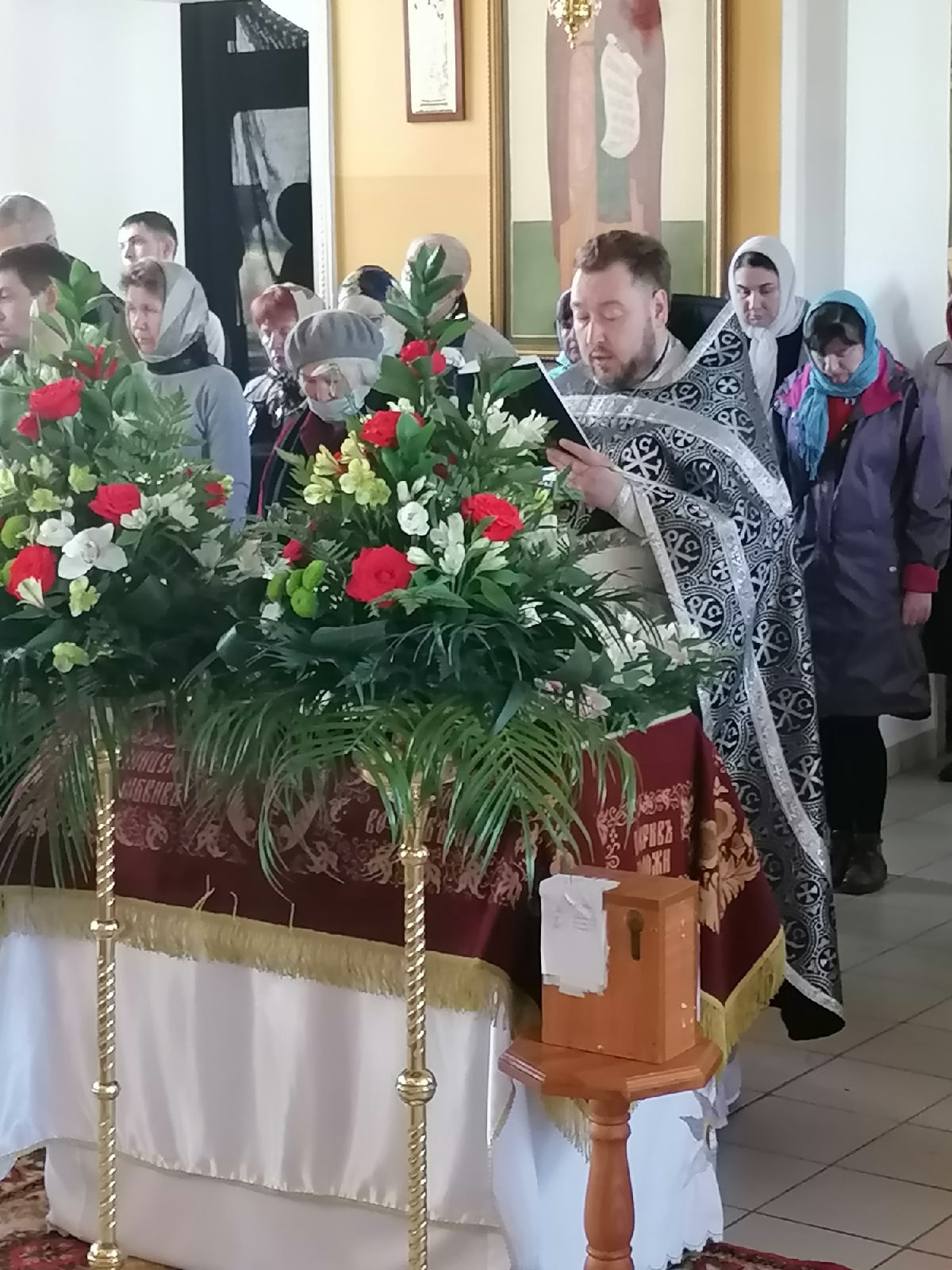 В Великую Субботу протоиерей Александр Филиппов совершил Литургию святителя Василия Великого