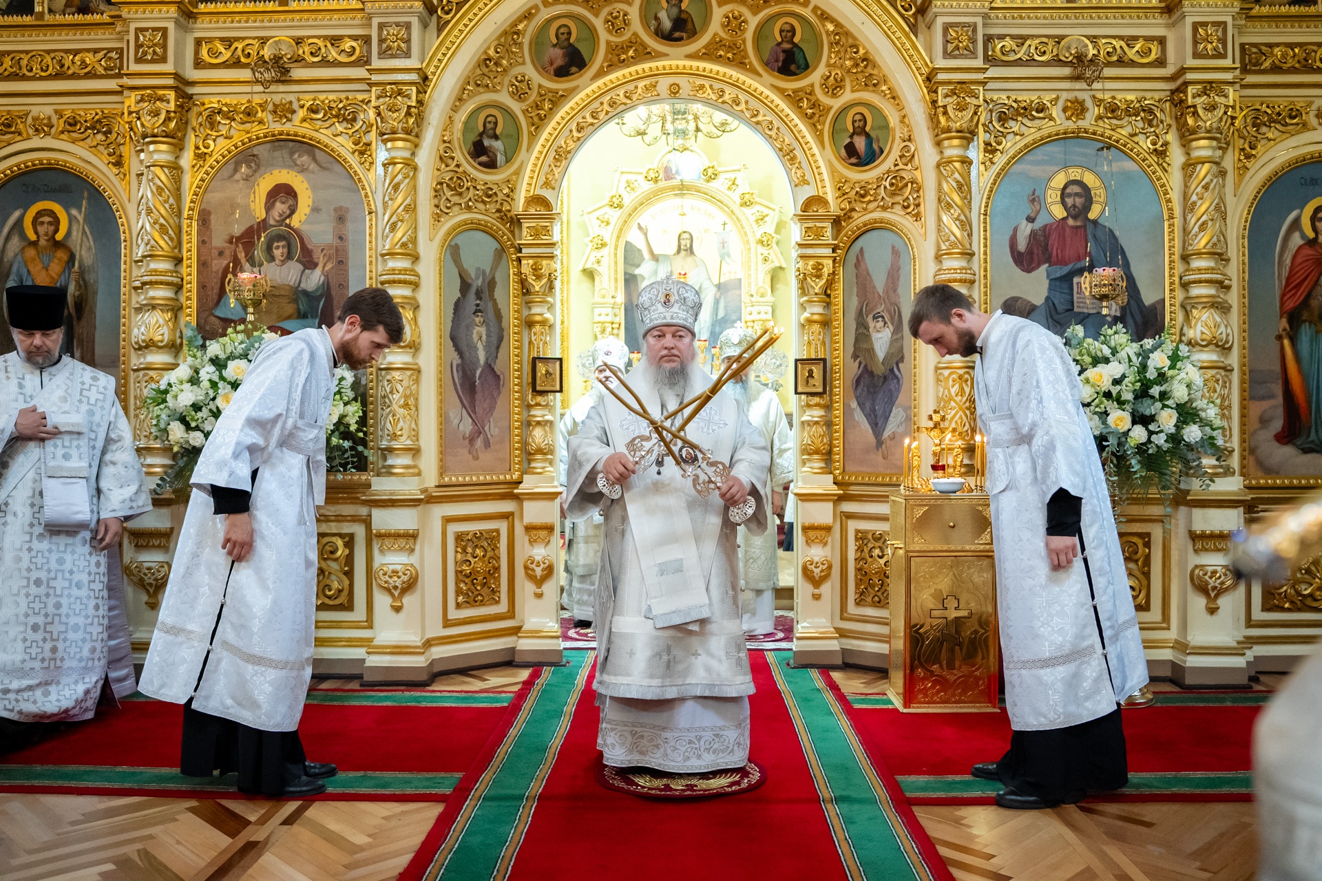 Протоиерей Александр Филиппов сослужил митрополиту Серафиму за литургией в Успенском соборе Пензы в 25-ю годовщину со дня кончины архиепископа Серафима (Тихонова) 