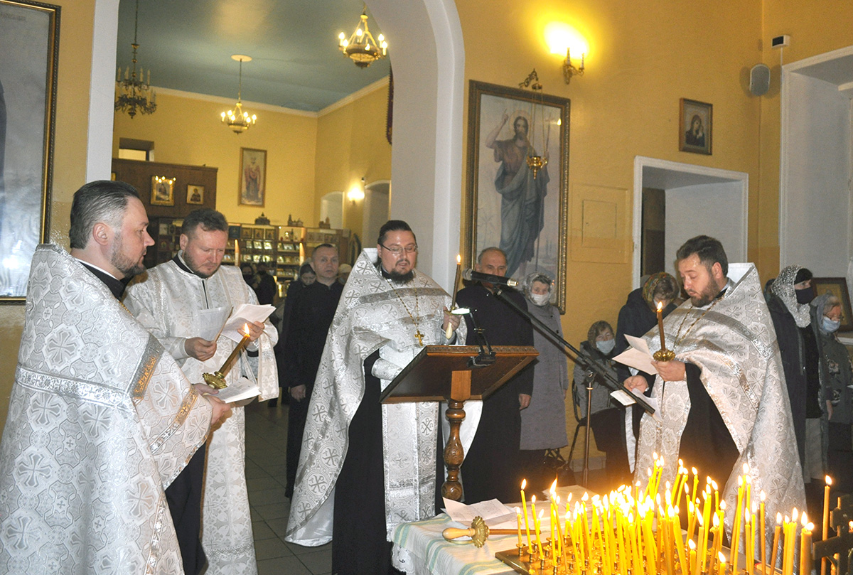 Заупокойное богослужение в канун Димитриевской родительской субботы