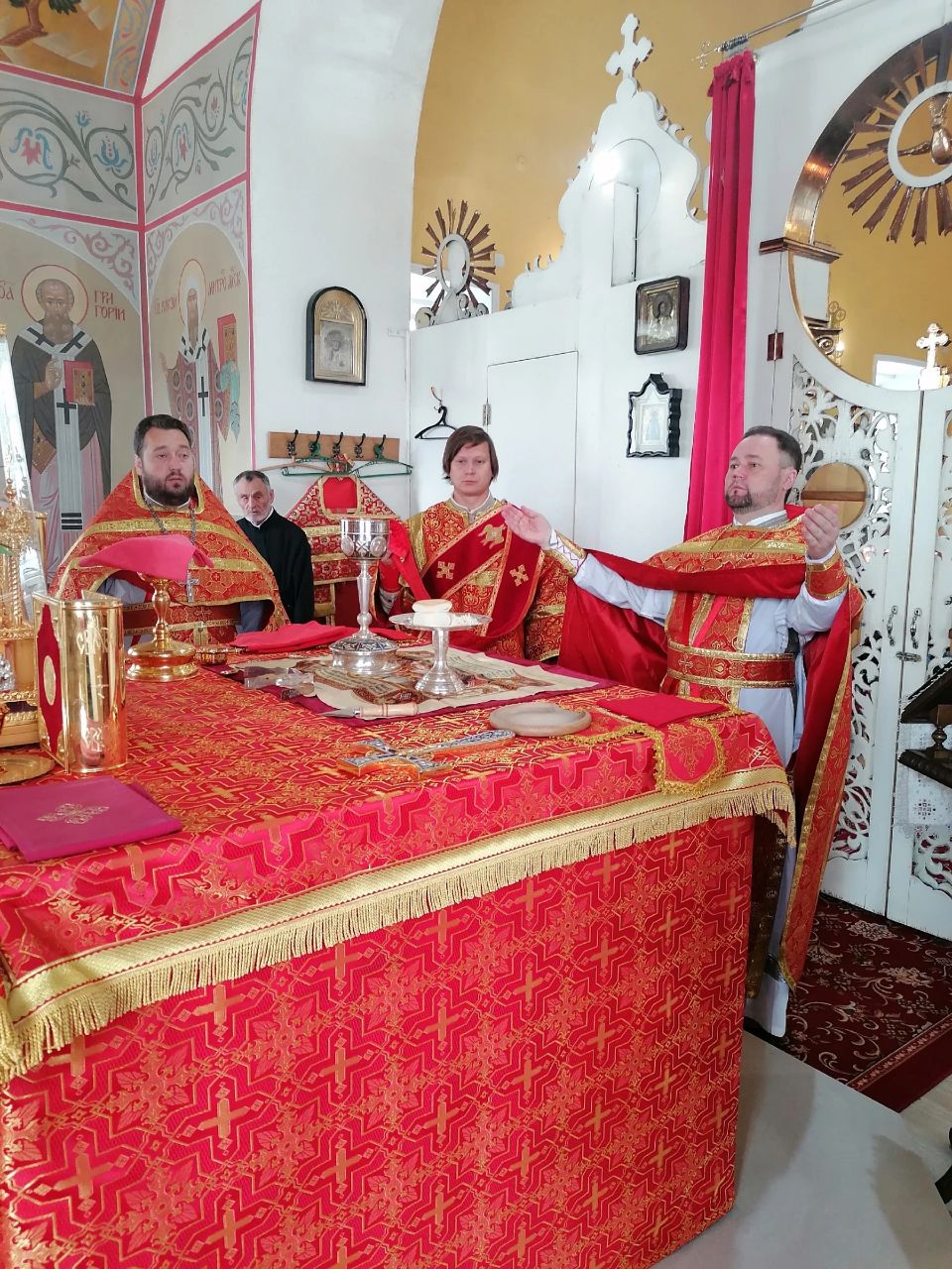 Празднование Воздвижения Животворящего Креста Господня 
