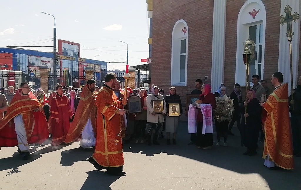 В среду Светлой седмицы протоиерей Александр Филиппов совершил Божественную литургию