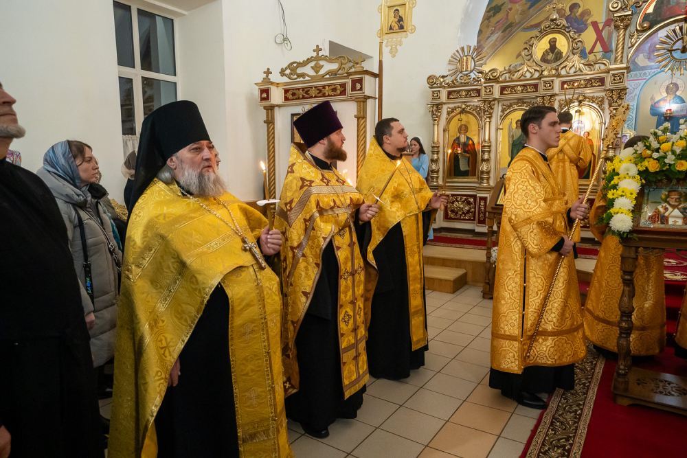В канун престольного праздника митрополит Серафим совершил всенощное бдение в нашем храме