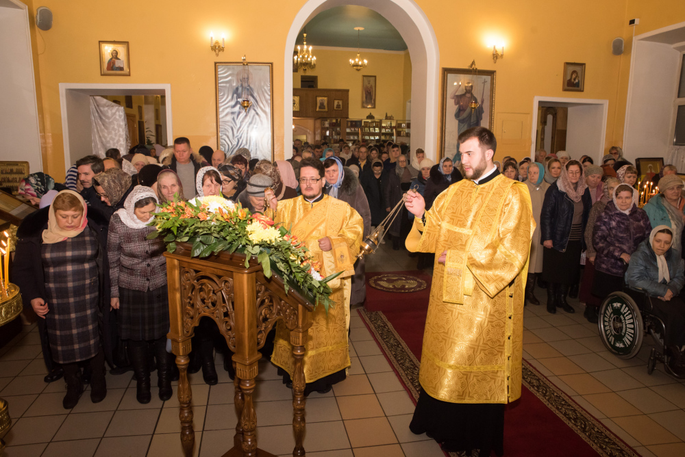 В канун престольного праздника митрополит Серафим возглавил всенощное бдение в нашем храме