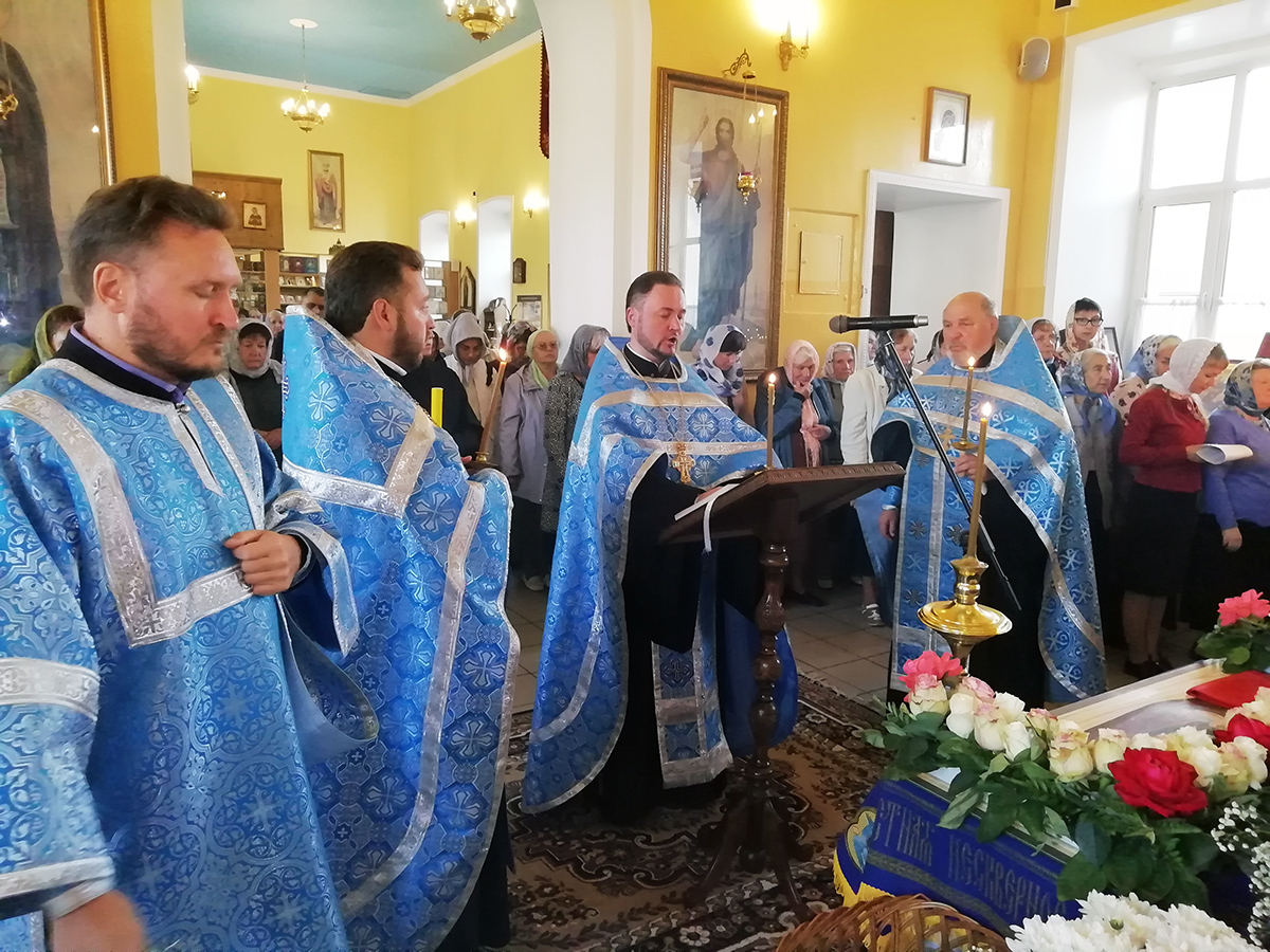 Всенощное бдение с чином Погребения Плащаницы Богородицы