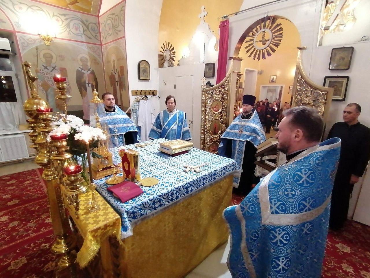 Всенощное бдение в канун празднования Казанской иконе Божией Матери