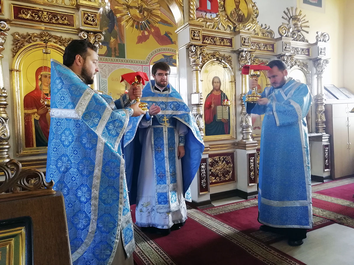 Празднование Введение во храм Пресвятой Богородицы