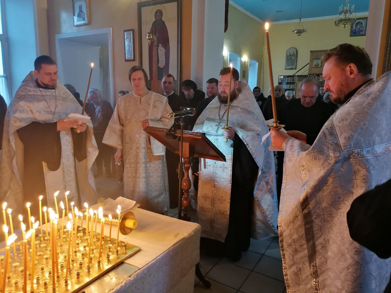Вечернее богослужение в канун Вселенской родительской субботы