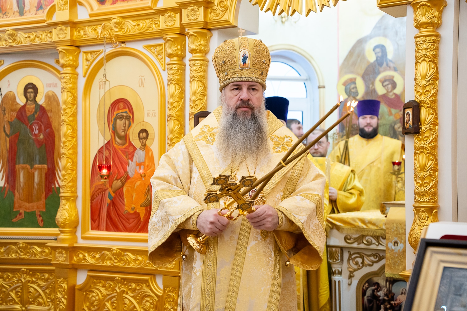 Митрополит Пензенский и Нижнеломовский Серафим совершил литургию в Троицком храме в Камайке