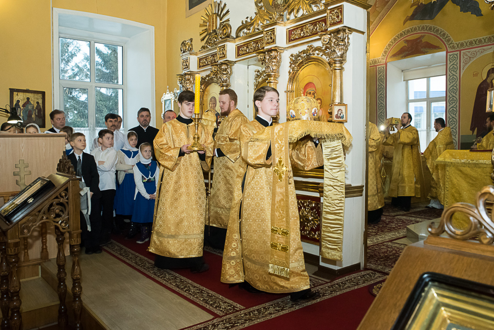 В престольный праздник митрополит Серафим совершил литургию в нашем храме
