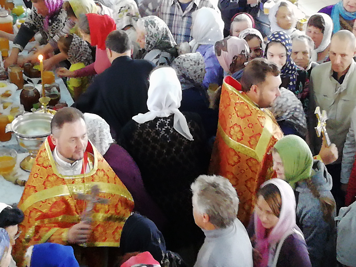 Празднование Происхождения (изнесения) Честных Древ Животворящего Креста Господня